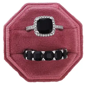 Luxe dames ring set met zwarte steen elegante mode sieraden getoond in een fluwelen doos