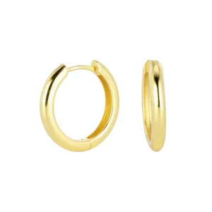 Boucles d'oreilles créoles unies plaquées or en argent sterling 925, vue détaillée.