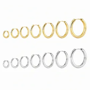 Ensemble de boucles doreilles creoles en argent, plusieurs tailles pour tous les jours.