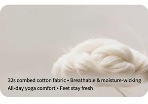 Combed cotton yarn detail, breathable and sweat-absorbent fabric texture close-up.