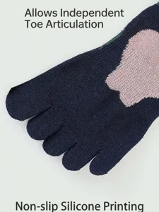 Anti-slip five toe yoga socks for women, breathable cotton breathable fitness socks.