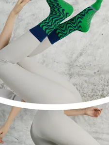 Non-slip grip yoga socks with wave pattern, perfect for pilates, fitness, and indoor sports.