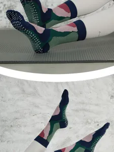 Non-slip five-toe yoga socks for women, breathable cotton pilates and fitness sports socks.