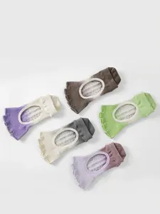 Non-slip five-toe yoga socks for women, open-toe design for pilates and indoor fitness training.