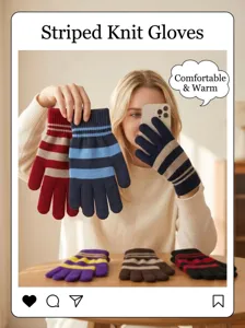 Detailansicht kuscheliger Winter-Strickhandschuhe mit warmem Touchscreen-Design für Damen.