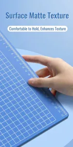 Blauer A4 Schreibunterlage Schneidematte Oberflächentextur Detail mit Raster und Skala