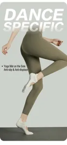Details of anti-slip five-toe yoga socks with straps, perfect for pilates and indoor fitness.
