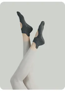 Non-slip Pilates yoga socks for women, open-heel five-toe design, dark grey indoor fitness.