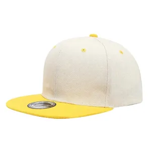 Flacher Rand Snapback Baseball Cap in Gelb und Beige, modischer Hip-Hop Stil Hut für Alltag.
