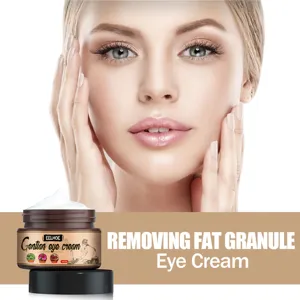 Gros plan détaillé du pot de crème pour les yeux hydratante à la texture blanche douce.