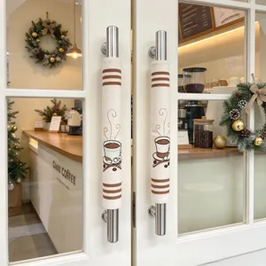 Detailaufnahme des Leinen Kaffeethema Griffbezugs mit Stickerei, ideal für die Dekoration.