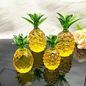 Statua ananas in cristallo, decorazione frutto in vetro giallo per tavolo armadio esposizione.