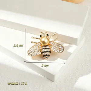 Exquisite alloy rhinestone bee brooch elegant insect badge clothing accessories fashion pin