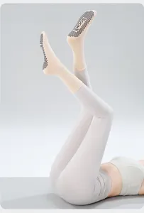 Professional non-slip yoga socks for women, solid color mid-tube pilates fitness socks.
