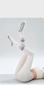 Gradient non-slip yoga socks for women, breathable mid-tube pilates socks with grip soles.