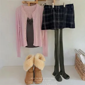Damen Winter thermische Wollstrumpfhose Kombiset mit Strickjacke und kariertem Rock warm.