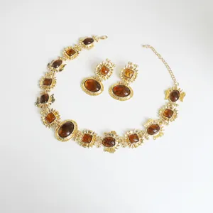 Ensemble collier et boucles d'oreilles en résine baroque rétro, bijoux mode ton or.