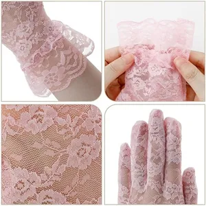 Gants courts en dentelle rose pour mariage fete protection solaire details elegants.