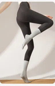 Non-slip yoga socks for women, five toe pilates socks mid tube athletic fitness socks detail.