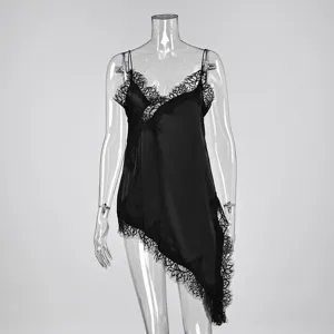 Robe nuisette noire en satin avec bordure dentelle asymétrique lingerie sexy femme
