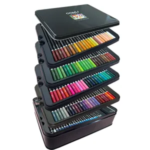 Ensemble de crayons de couleur huileux OOKU 120 couleurs en boîte métallique empilée détail.