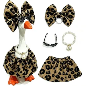 Set Accessori Statua Oca Stampa Leopardata Con Fiocco Occhiali Sole Cuore Collana Perle Gonna Per Decorazione Casa Statuette