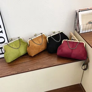 Vintage PU Leather Shell Crossbody Bag For Women Retro Kiss Lock Handbag With Chain And Ethnic Style Wide Strap Fashion Daily Purse