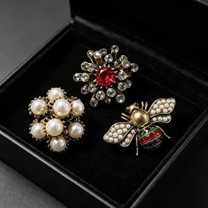 Collection de Broches Abeille en Perle Artificielle Vintage avec Strass Animal Fleur Épingle pour Femme Costume Manteau Accessoires Bijoux Cadeau