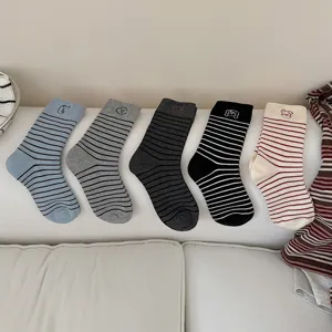 Dames Koreaanse Stijl Geborduurde Puppy Katoenen Sokken Casual Gestreepte Geribbelde Middelhoge Buis Sokken Zacht Ademend