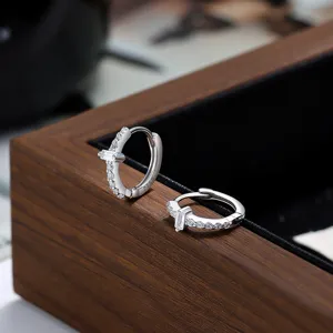 Elegantes Pendientes de Aro de Plata de Ley S925 con Circonita Micro Pavé para Mujer Diseño Geométrico Joyería de Nicho
