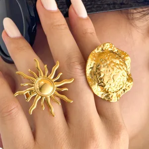 Vintage Roestvrij Staal 18K Vergulde Zonnekorrel Reliëf Ring Voor Vrouwen Ins Stijl Geometrische Onregelmatige Persoonlijkheid Sieraden Vinger Ring Cadeau