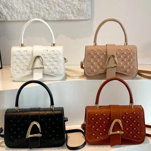 Französischer Stil Damen Gesteppte PU Leder Schultertasche Elegante Kleine Quadratische Umhängetasche Mit D-Ring Metallschnalle