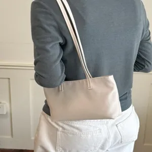 Borsa Tote da Donna in Tessuto Semplice Retro Versatile Leggera Borsa a Tracolla Pendolare Con Ciondolo a Cuore Portachiavi Tinta Unita per Studenti