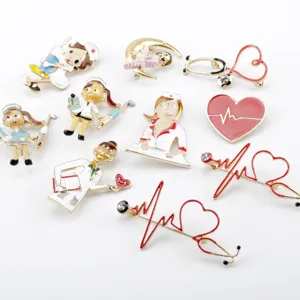 Creativo Cartone Animato Medico Infermiera Stetoscopio Spilla Smalto Spilla Lega Moda Uniforme Medico Distintivo Gioielli Regalo