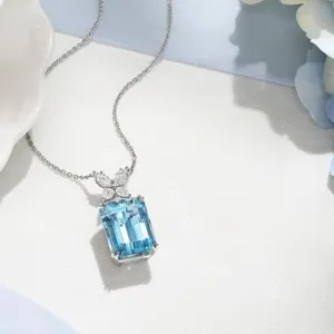 Elegante Collar con Colgante de Mariposa y Gema Azul Rectangular en Cobre y Circonia Cadena de Clavícula Joyería Mujer