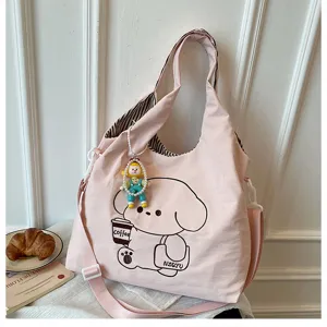 Sac rose avec motif de chien et tasse à café, poupée suspendue en perles, doublure rayée et livres