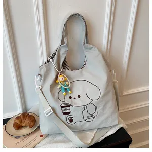 Sac gris clair avec chien brodé et tasse de café, breloque poupée perlée, sangle réglable