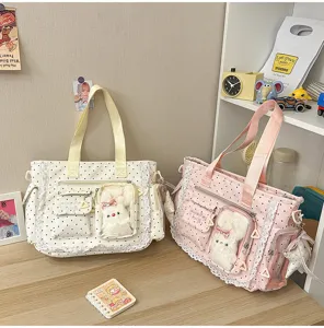 Sacs à pois crème et rose, bordés de dentelle, avec lapins en peluche et poches avant transparentes