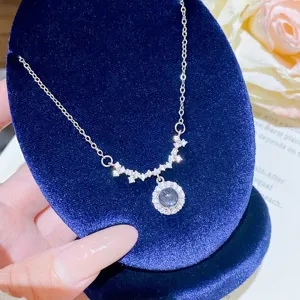 Collier Pendentif Rond en Acier Titane Cuivre Barre de Sourire Pour Femmes Incrusté Zirconia Chaîne de Clavicule Argent