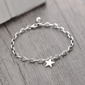 Bracelet Pendentif Étoile Pentagramme en Cuivre Minimaliste Bracelet Chaîne Étoile Creuse Mode pour Femmes Cadeau Bijoux Quotidiens