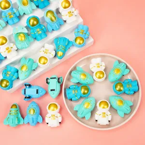 Bambini Mini Plastica Navicella Spaziale Macchinina a Carica Simpatico Cartone Animato Frutta Veicolo Giocattolo Educativo Inerzia Attrito Auto Regalo Per Bambini