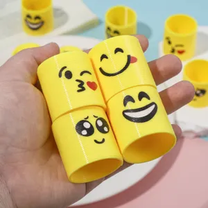 Kleurrijk Kunststof Mini Regenboog Veer Ring Speelgoed Schattige Emoji Expressies Geel Nieuwigheid Fidget Speelgoed Voor Kinderen Feest