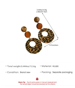 Orecchini a cerchio leopardati con elementi rotondi marroni, con indicazioni di misura e peso