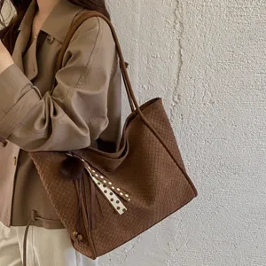 Retro Woven Tote Bag PU Leather Large Capacity Shoulder Underarm Bag For Women Casual Daily Woven Purse With Charms Accessory