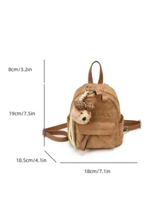 Brauner Rucksack aus gestepptem Kunstwildleder mit Reißverschlussfach, Bärenanhänger und Maßangaben