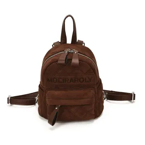 Brauner Rucksack aus Kunstwildleder mit Rautensteppung, Fronttasche mit Reißverschluss und Trägern