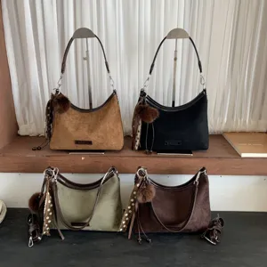 Borsa da Donna Coreana Casual in PU Scamosciato a Forma di Dumpling Grande Capacità Borsa a Tracolla Con Pompon e Sciarpa di Seta