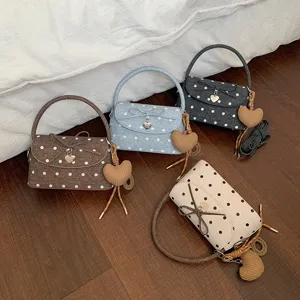 Borsa da Donna alla Moda a Pois Piccola Quadrata Squisita Borsa Sottobraccio in Pelle PU Con Fiocco Pendente a Cuore Borsa a Tracolla