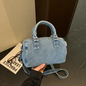 Sac à Main Boston en Denim Délavé Rétro Sac à Épaule Tendance de la Rue pour Femmes Sac Oreiller Délavé avec Glands