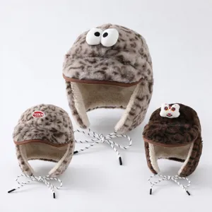 Chapeau Lei Feng en Peluche Chaude d'Hiver pour Enfants Avec Doublure en Polaire Sherpa Imprimé Léopard Dessin Animé Cache-Oreilles Chapeau Coupe-Vent pour Filles Garçons 3-8 Ans
